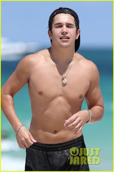 MahoneDaily's tweet photo. #ChoiceMaleHottie @AustinMahone https://t.co/4kOrII0vuc