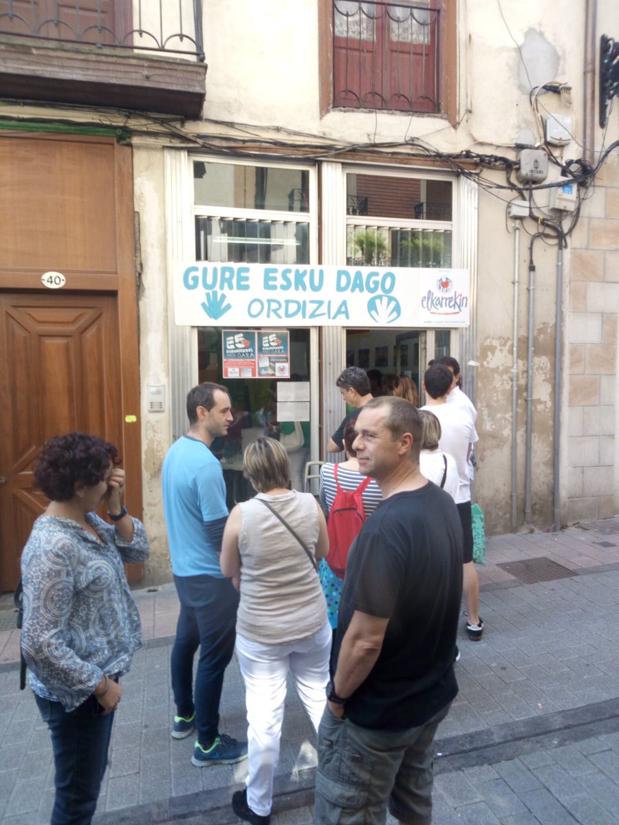 GureEskuDagoOrd's tweet photo. Colas para votar en Ordizia, la gente quiere tener el Derecho a Decidir #E5erabaki https://t.co/yaKCbb6Yao