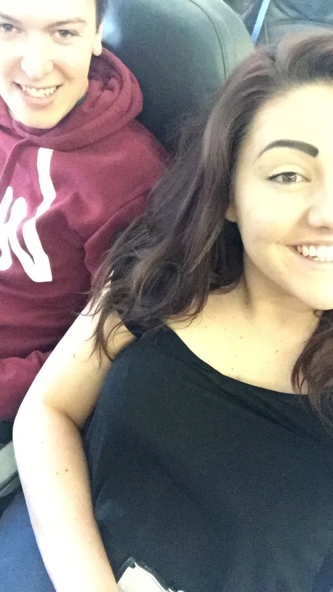 spheeee's tweet photo. Can't wait till holiday tomorrow with this dickhead @callumedgway 🍹✌️💕 https://t.co/uZbkEncHsg