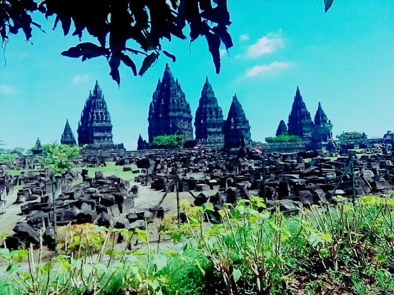 Frizh_Comate's tweet photo. Prambanan https://t.co/4MchdLfIZS