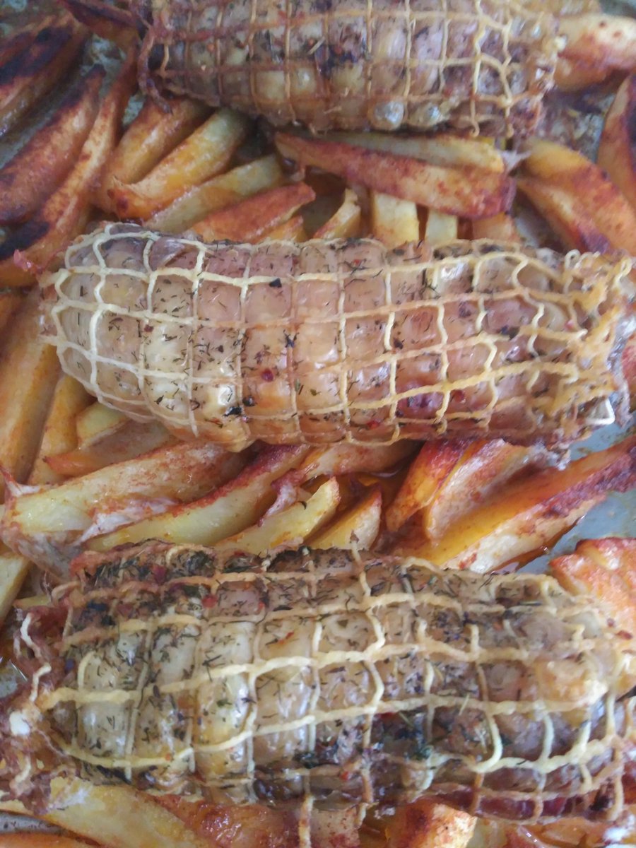 asaderolis's tweet photo. Ligerito o contundente, oiga. #elx #elche #domingo #carne #alubias #ensalada https://t.co/6vIiXdGExs