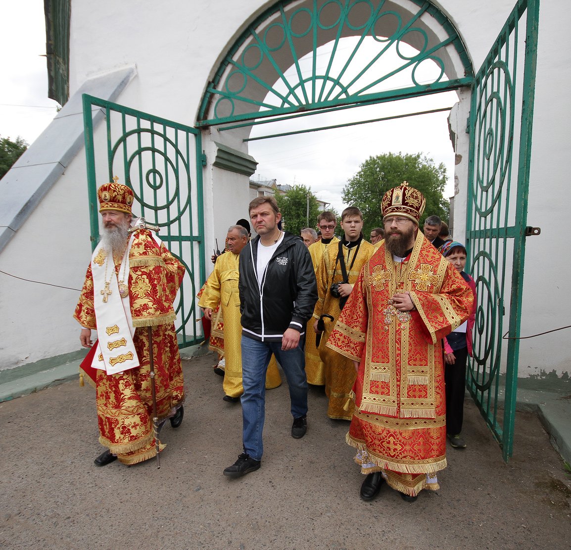 Kifa43's tweet photo. Великорецкий крестный ход в фотоработах Сергея Склярова https://t.co/FPx3NMWvov https://t.co/x5mTQVz2L0