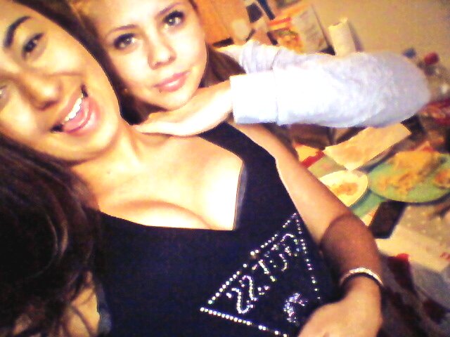 mariatudor4's tweet photo. Chaque brune a sa blonde<3 <3 #Andreaaa https://t.co/CZNSicIUu6