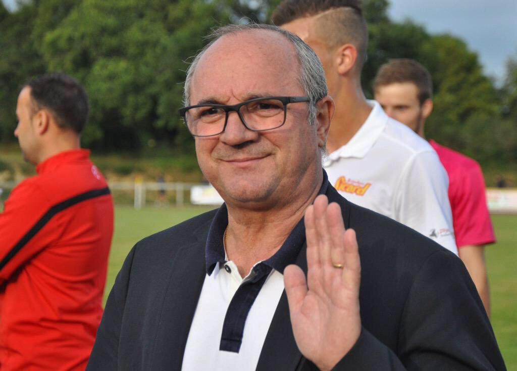 [#Anniversaire] Happy birthday au président de la #TeamVLF Michel Reculeau et à Thierry Pelletier (arbitre).
🔴⚪️⚽️🎂