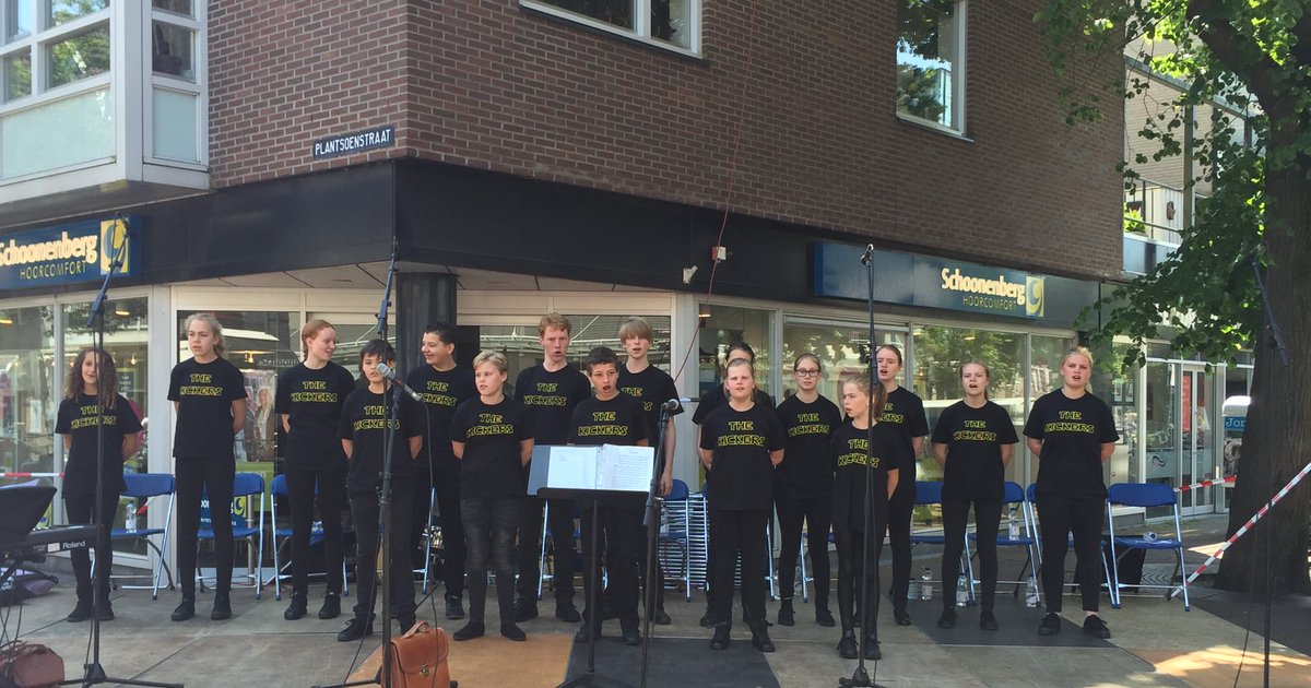deKickers's tweet image. Kom ook naar de Koestraat @gempurmerend. De Kickers treden deze middag op tijdens de #poortersfeesten