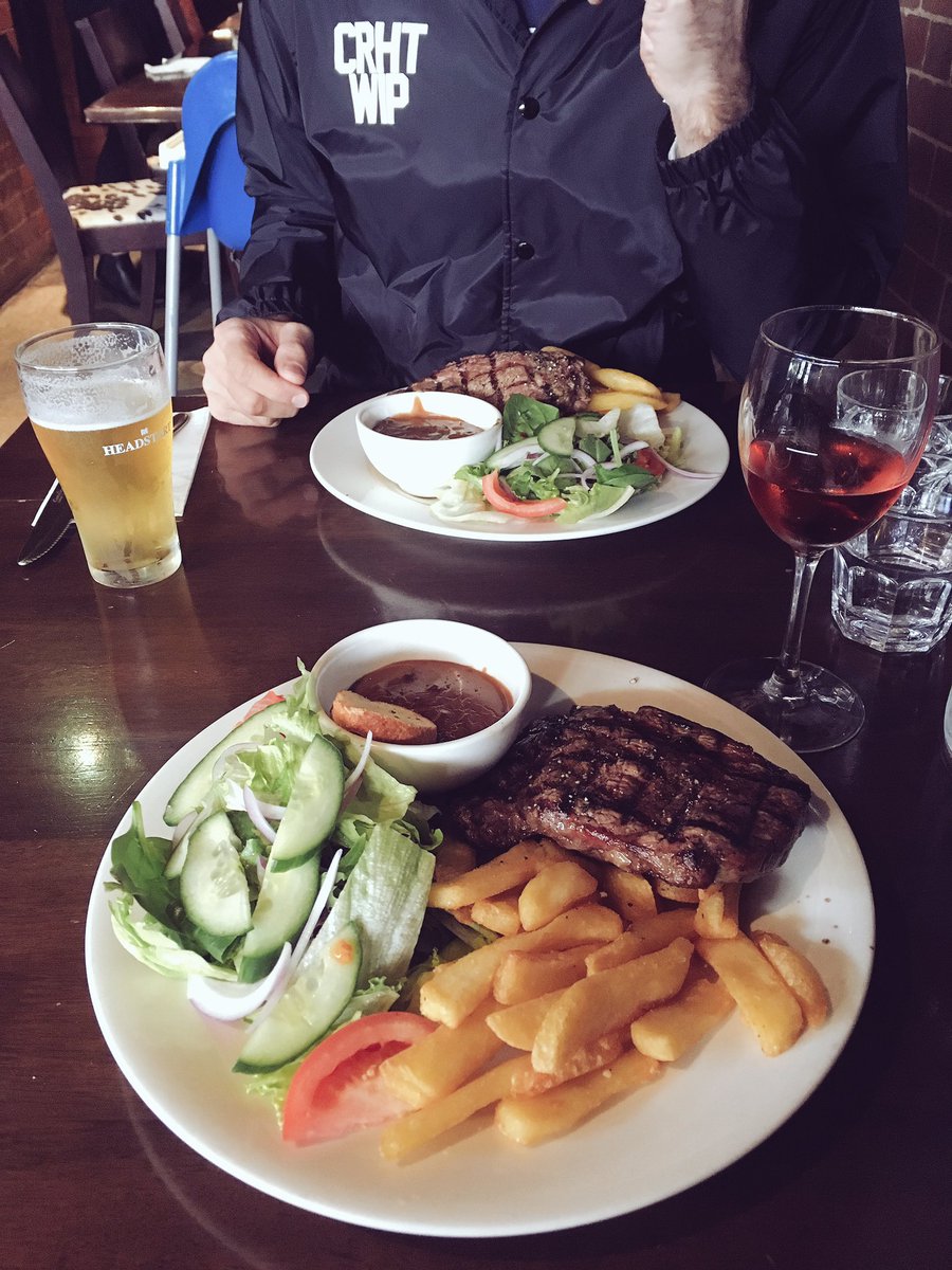 _aligurl's tweet image. When you can have a business meeting and a date at the same time 🙌🏻 #timemanagementgoals