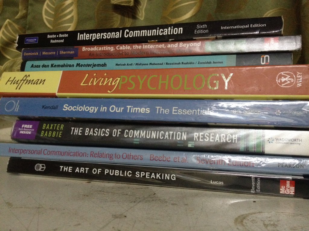 mainframenc's tweet photo. @komedlendu Still selling! These are the books left to go, mix of pt 1,2 &amp; 4. Can be contacted @ 011-33236747 (Afiq) https://t.co/8tVlYavjHL