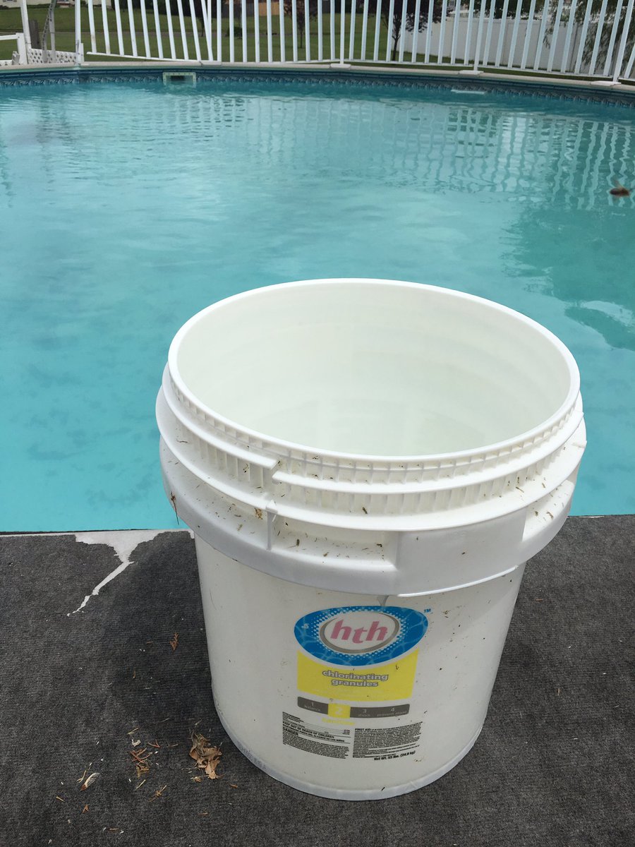 Katiechem's tweet photo. When chlorine is added to my pool it forms a weak acid called Hypochlorous. This is how we keep it clean! #drcschem https://t.co/6aVmFyerJe