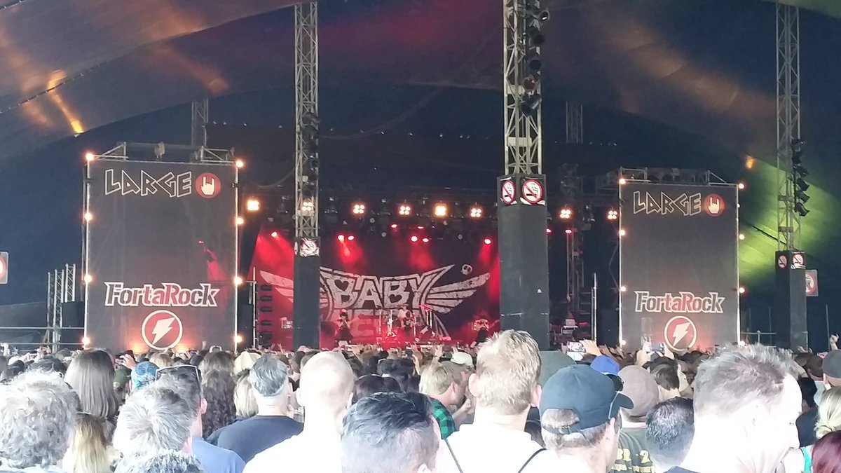 Babymetal Newswire Babymetal At Large Rockhand Stage Fortarock Festival Photo Via Patricklamberts Of rdshok Magazine Babymetal Newswire Babymetal At Large Rockhand Stage Fortarock Festival Photo Via Patricklamberts Of rdshok Magazine