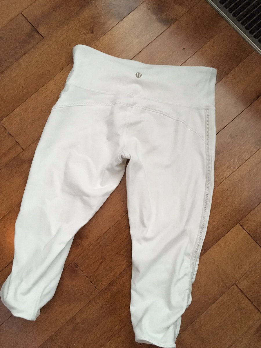 ninilama's tweet photo. Selling lulus! 80$ looks brand new, size 6 but they fit tight! https://t.co/EiaxAhbUPC