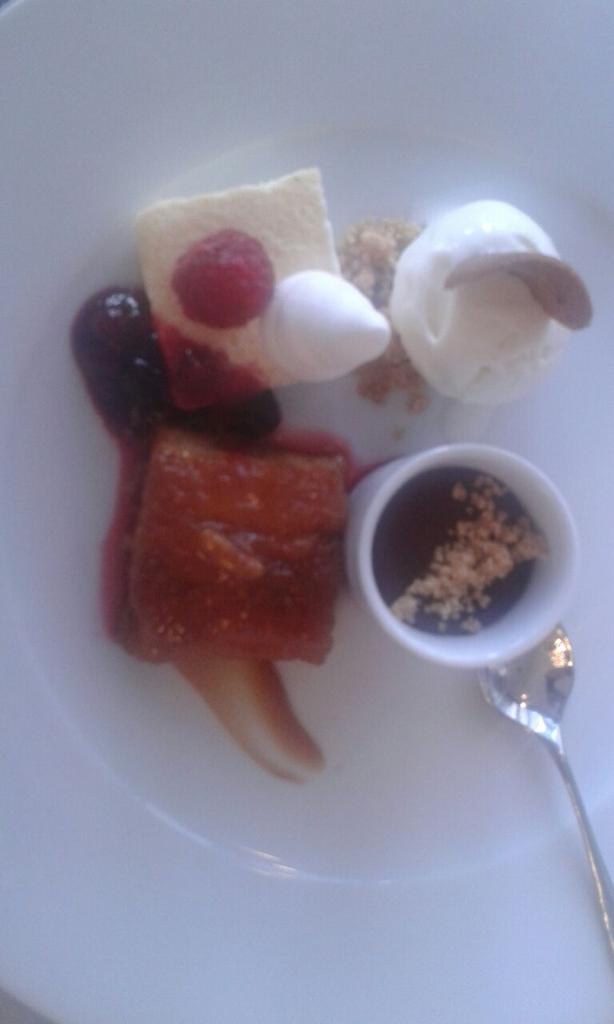 JOlazabalaga's tweet photo. Espectacular comida en San.Mames https://t.co/Q1LIscbHSM