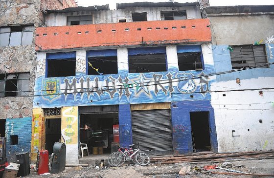 elespectador's tweet photo. Arquitectura criminal del Bronx: Torturaban hasta en edificios del Distrito https://t.co/lPbuFaz6jd https://t.co/glW8HAKmPa