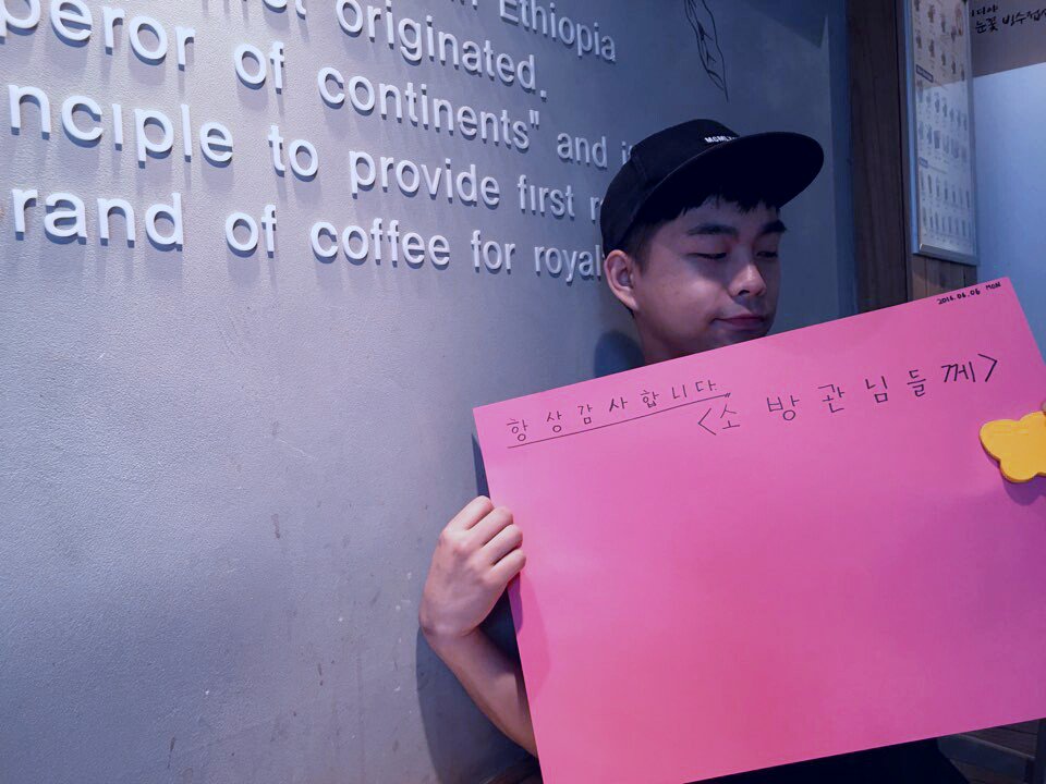 yeopx2's tweet image. 현충일입니다
 - 국가를위해 충절을바치신분들을 기리는날

국기(조기 - 한단아래로)게양 까먹지말구 하셔요ㅎ

저는 친구랑 쓰레기줍기하고
공휴일까지 고생하시는 소방관님들께 프리롤링페이퍼를 모아서 드릴거에요 !