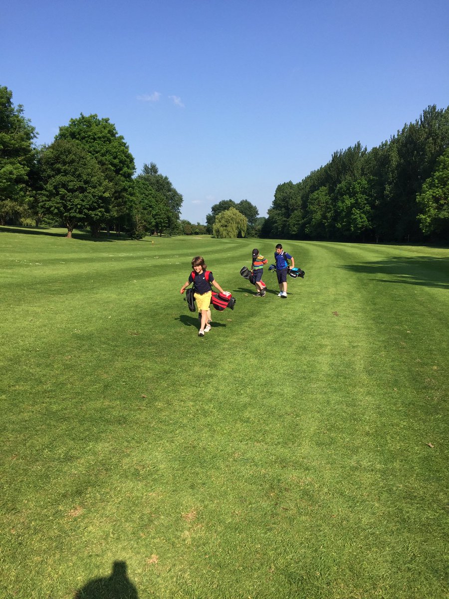 llanwernGCjnrs's tweet image. @GDW_Golf best initiative we&apos;ve done so far...!! 🔵🔵 #blueteecomp #SwingSmart #FunSmart