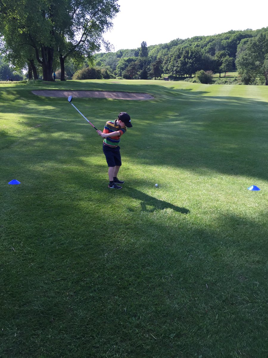 llanwernGCjnrs's tweet image. @GDW_Golf best initiative we&apos;ve done so far...!! 🔵🔵 #blueteecomp #SwingSmart #FunSmart
