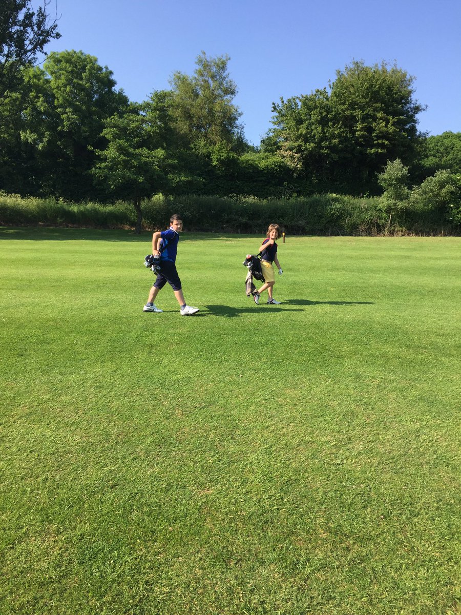 llanwernGCjnrs's tweet image. @GDW_Golf best initiative we&apos;ve done so far...!! 🔵🔵 #blueteecomp #SwingSmart #FunSmart