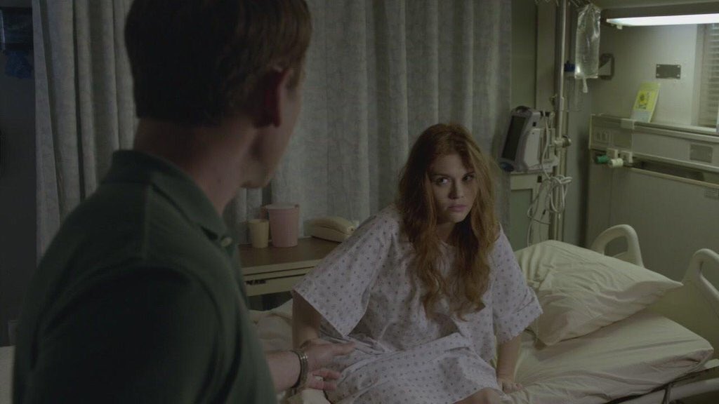 AmandaD_Sassy's tweet photo. Stiles waiting for Lydia at the hospital!!! ☺️❤️ #5YearsOfTeenWolf https://t.co/nPZqepP9IE