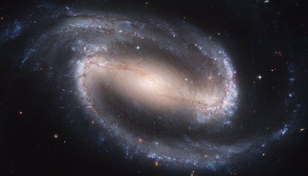 ScienceChannel's tweet photo. This image of the barred spiral galaxy NGC 1300 is one of the largest composite images Hubble has created! https://t.co/nTz5P0Etnp