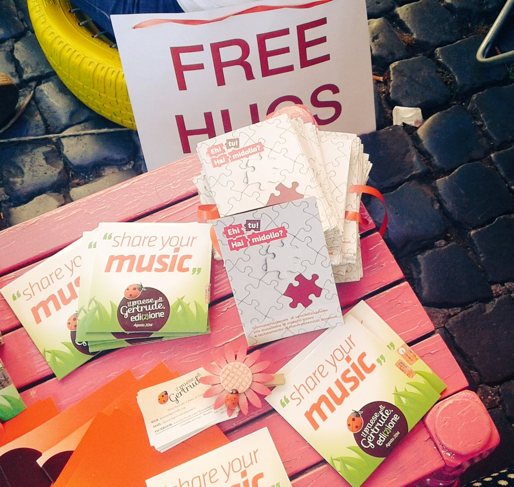 Ehituhaimidollo's tweet photo. Insieme a @IlPaeseDiGertru al #LinfoRaduno dei @linfoamicionlus. #FreeHugs #Match4All https://t.co/aGd3UzfoOb