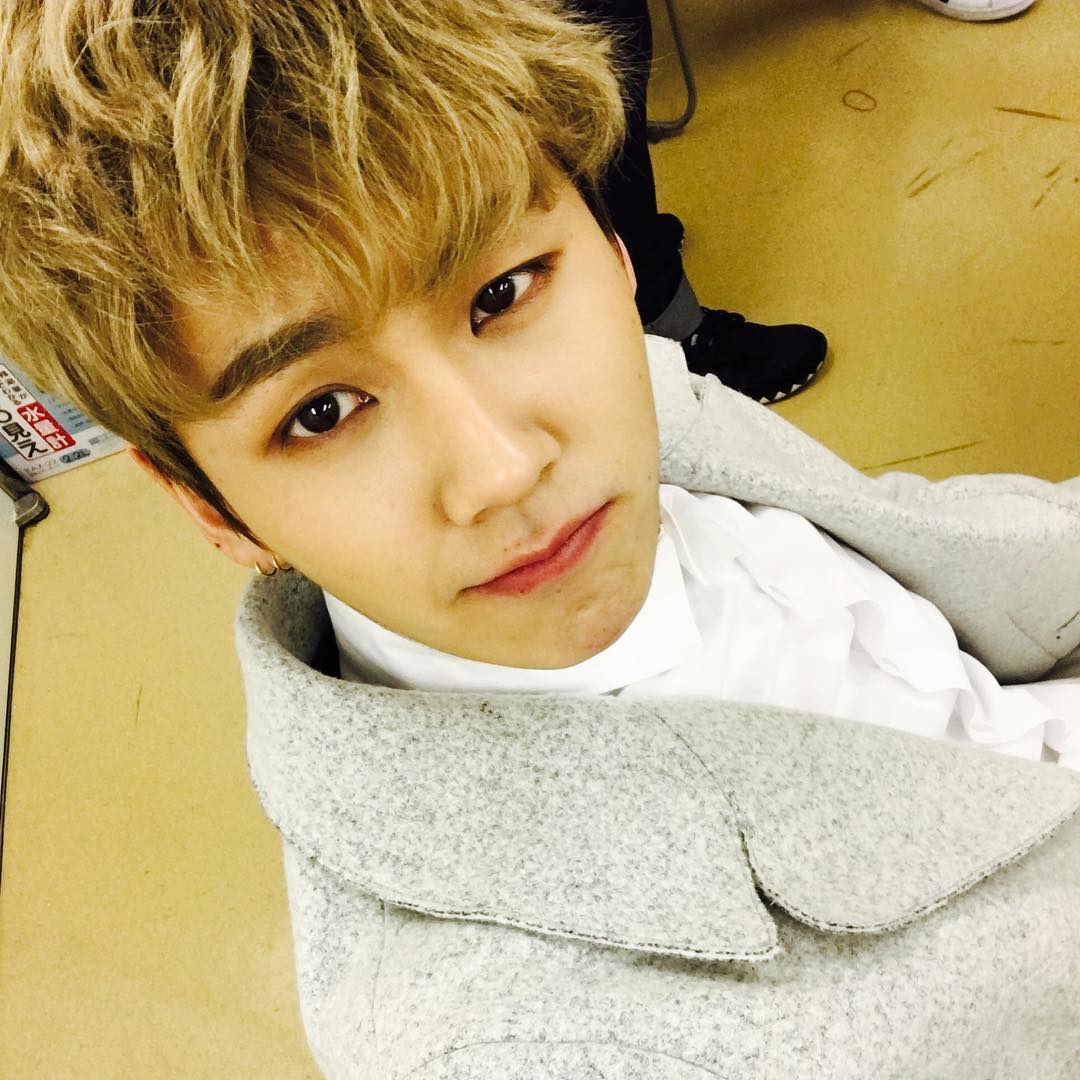 Fuck_Yellow's tweet photo. 일훈오빠 인스타 보정
:-)
(원본/보정)
ㅜㅠ오빠 이모티콘 쓰는거 세계 최고 귀엽다ㅜㅜ https://t.co/Ibw79IUYe4
