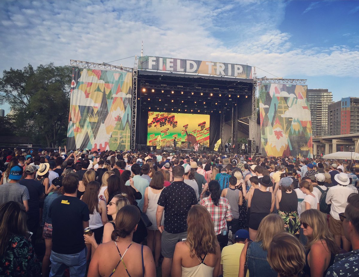 FASCIA_FORWARD's tweet photo. Have fun and stay dry out there at @FieldTrip in Toronto today!  #showmelove #Robyn https://t.co/Qo9Ztqg7Us