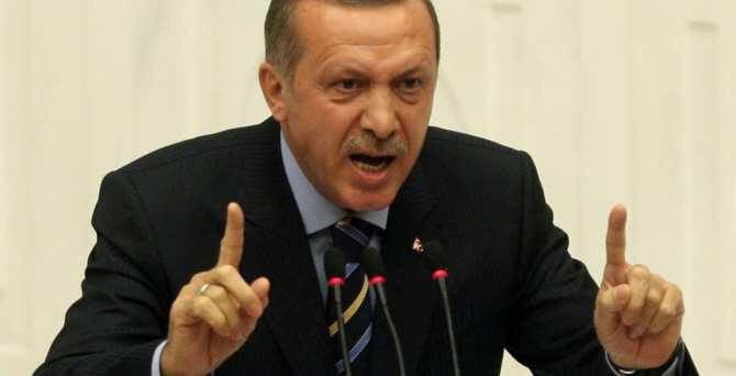 Dusunce2015's tweet photo. Yabancı gazeteciler Türkiye Cumhurbaşkanını sinirlendiriyorlar #Türkiye#Erdoğan#gazeteciler https://t.co/1nfDvJfRP0 https://t.co/hwuLPIZpkv