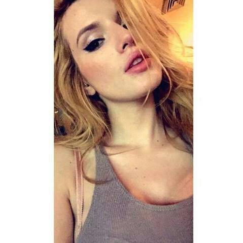 Marabel45644615's tweet photo. Suche rp als bella thorne bin aktiv und spame auf tl. 😃 https://t.co/OukZIkVwuB