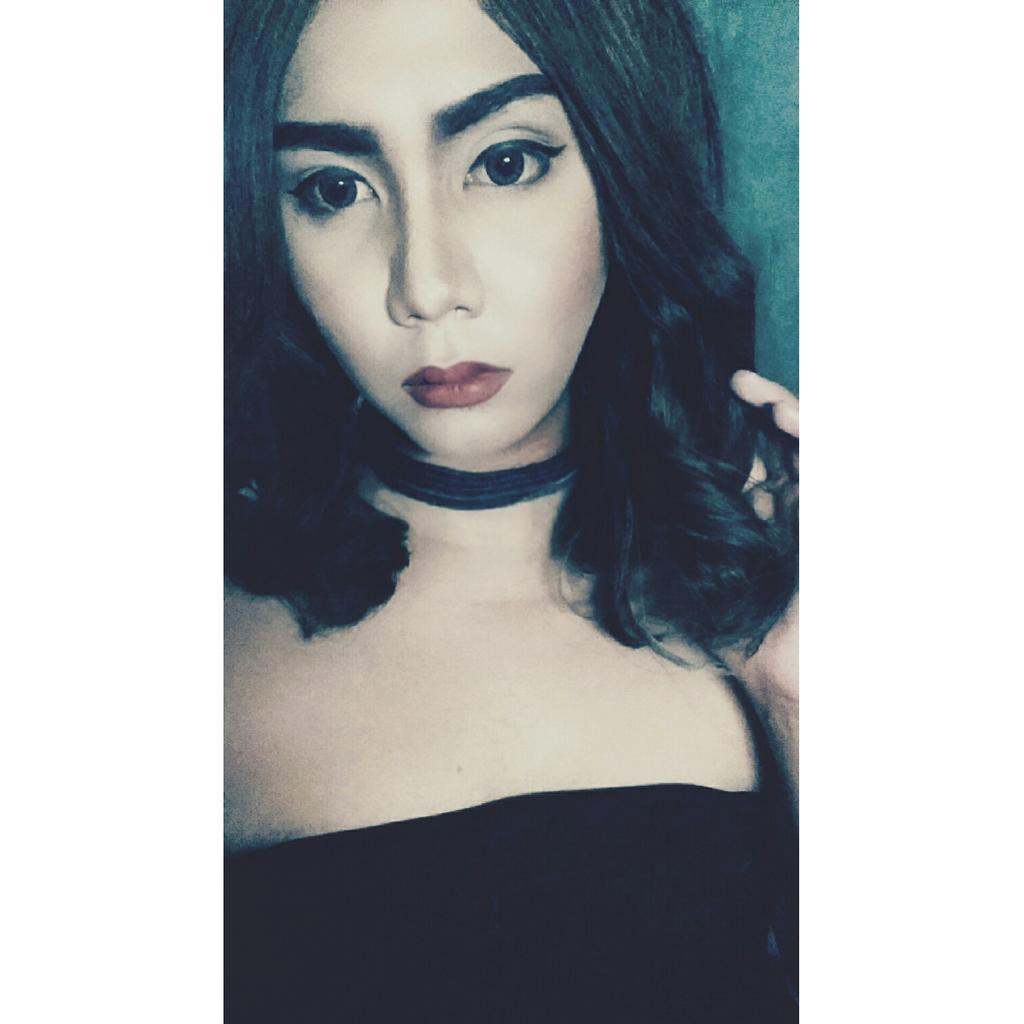 agreynoin's tweet photo. Lovin' the thick eyebrows 😙😙 https://t.co/8mlQ4LLSES