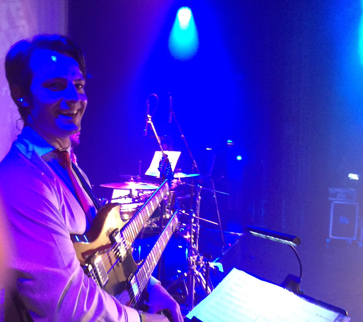 SamEdgington1's tweet photo. @SteveFawbert @ByeByeBabyLive @PrincesTheatre @garywmullins Thanks for having me-got a couple of pics at the end :-) https://t.co/Al4bZYYFqw