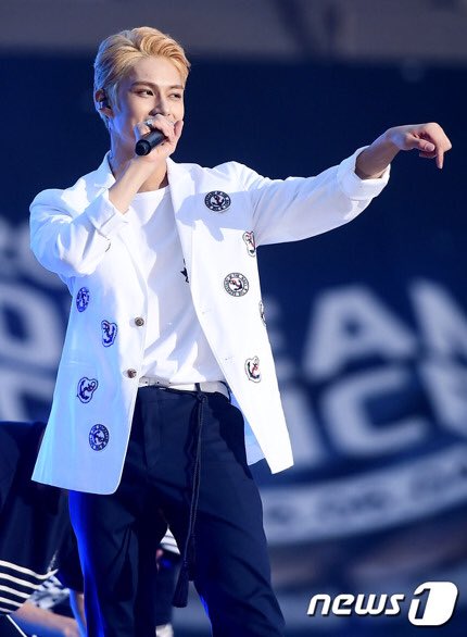 effryega's tweet photo. 160604 #세븐틴 #승관 #준 #민규 #DreamConcert2016 @pledis_17 https://t.co/lfEOhRVjto