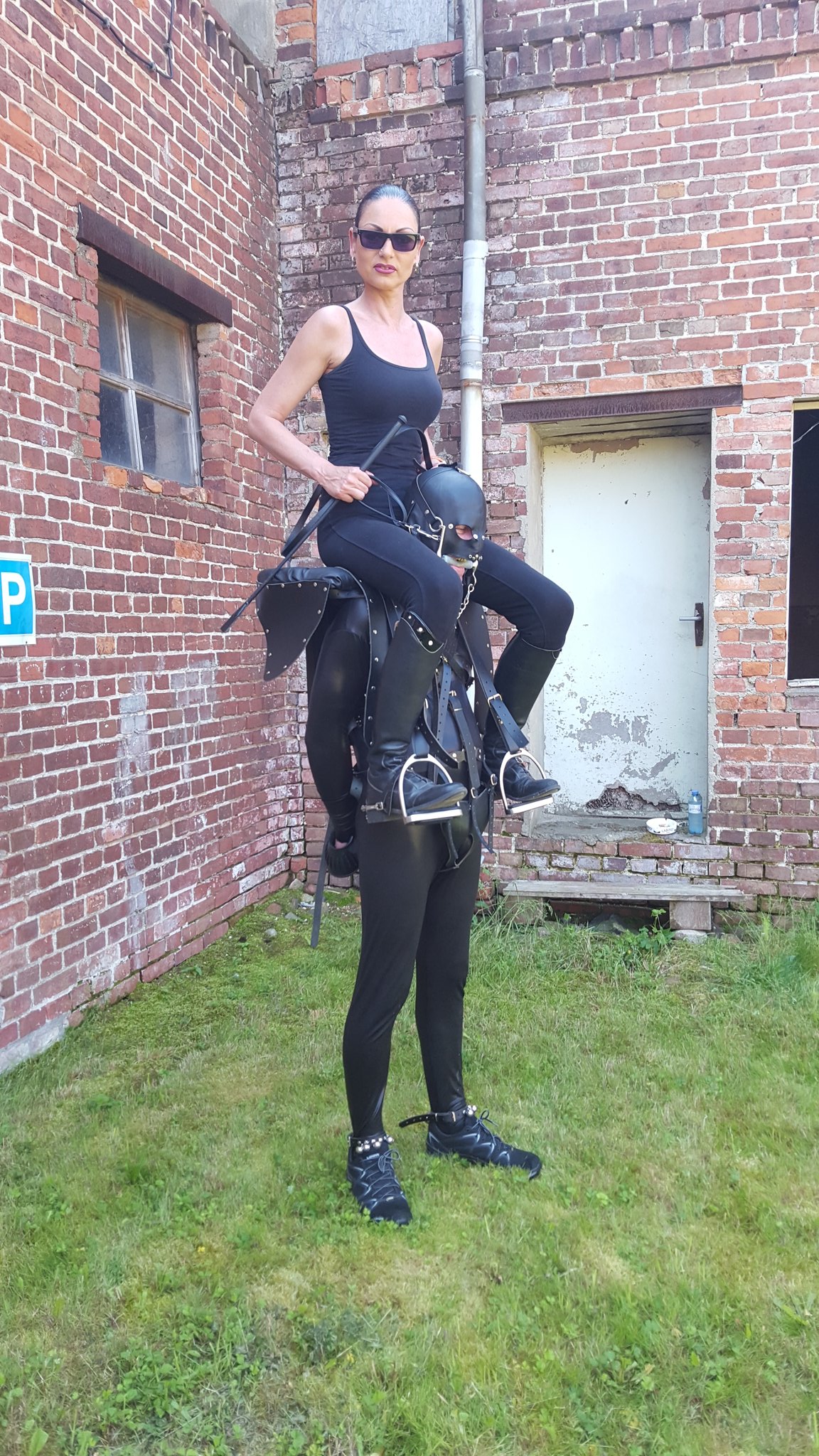 Human Pony Shoulder Riding Tour The English Mansion Preview Gallery ...