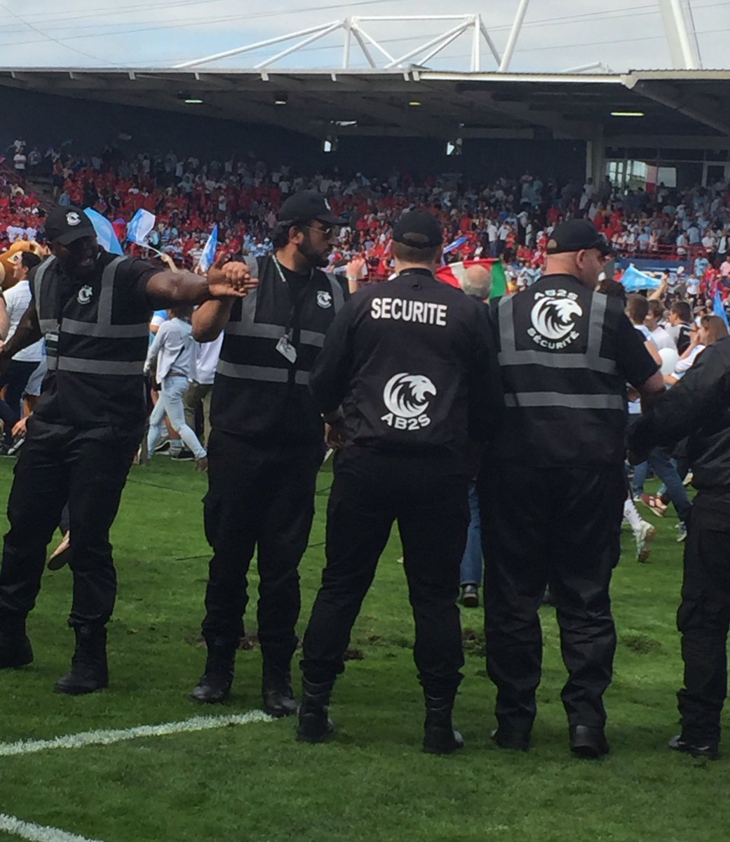 Dis donc <a href="/CamilleCombal/">Camille Combal</a>, tu savais que <a href="/Cyrilhanouna/">Cyril Hanouna</a> avait assuré ma sécurité hier à Toulouse? 😂 #FinaleProD2