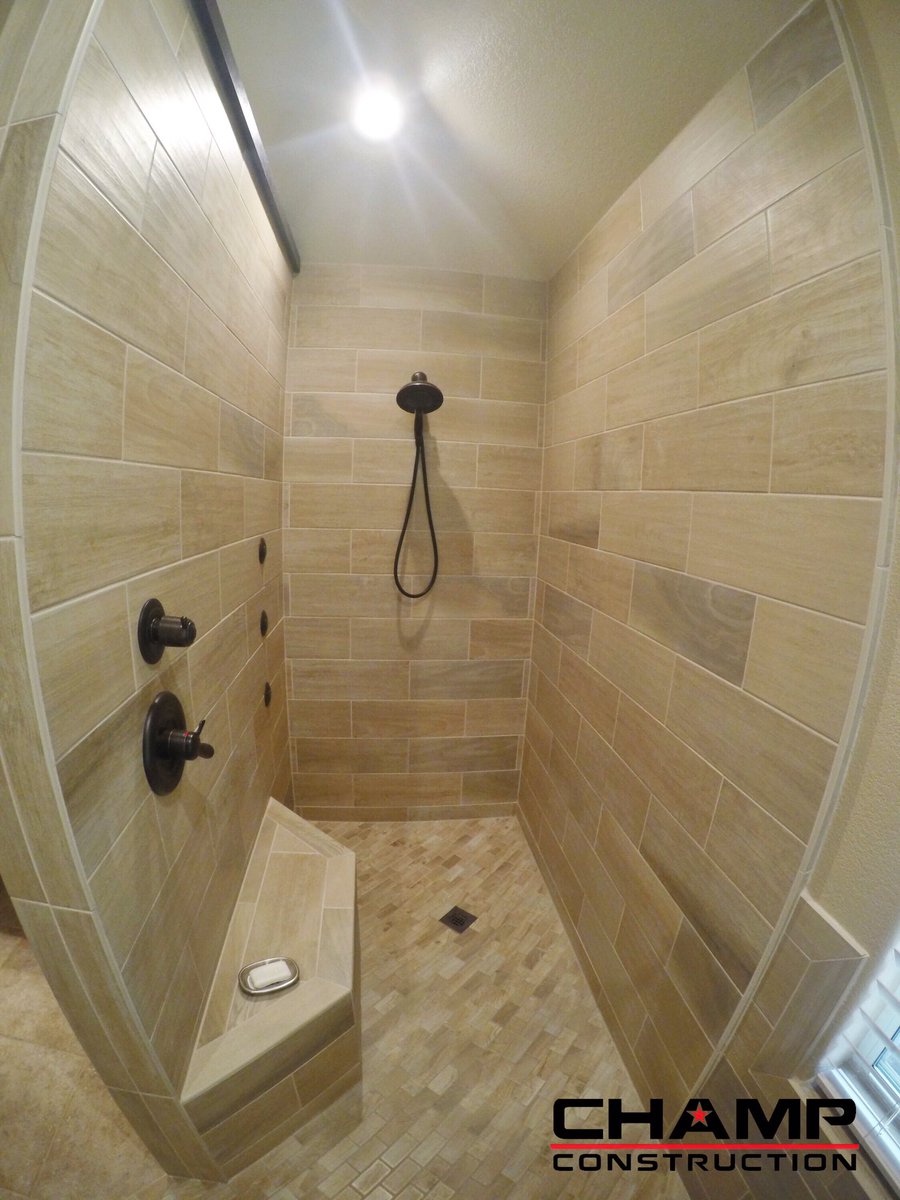 champ_construct's tweet image. Now this is a #walkinshower! I wish this was my shower.