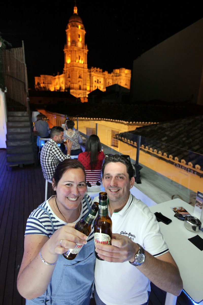 CervezaVictoria's tweet photo. ¡Chin chin! Un brindis de #TerrazasdeAltura con Paula Antúnez y Antonio Barrera en la terraza del #ChinitasClub 😊 https://t.co/BtsX2zSE0k