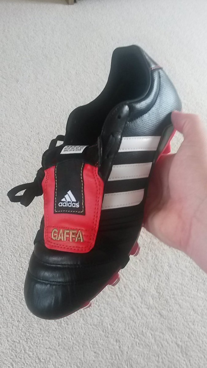 d_scorer17's tweet image. New boots from @KenningtonFC boys! Top work lads! #UPTHETON #TONARMY #TONFAMILY