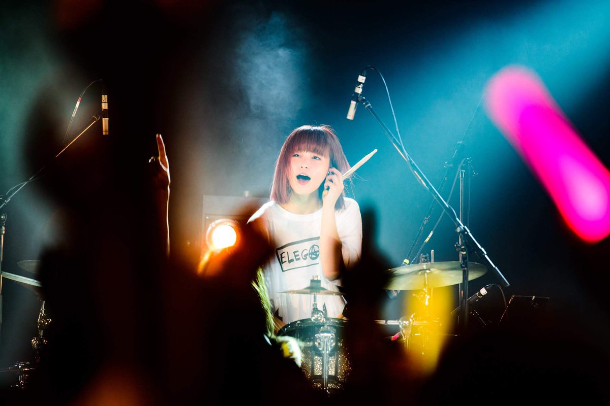 biscuitpoet's tweet photo. It was a magical experience covering the band that made me pick up photography ~Thank you @scandal_band @Canon https://t.co/N8X3CmCRTU