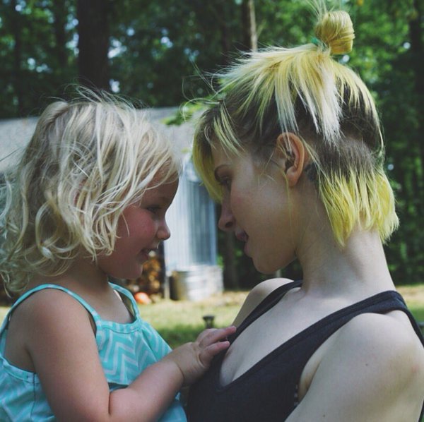 _DailyParamore_'s tweet image. love the roots