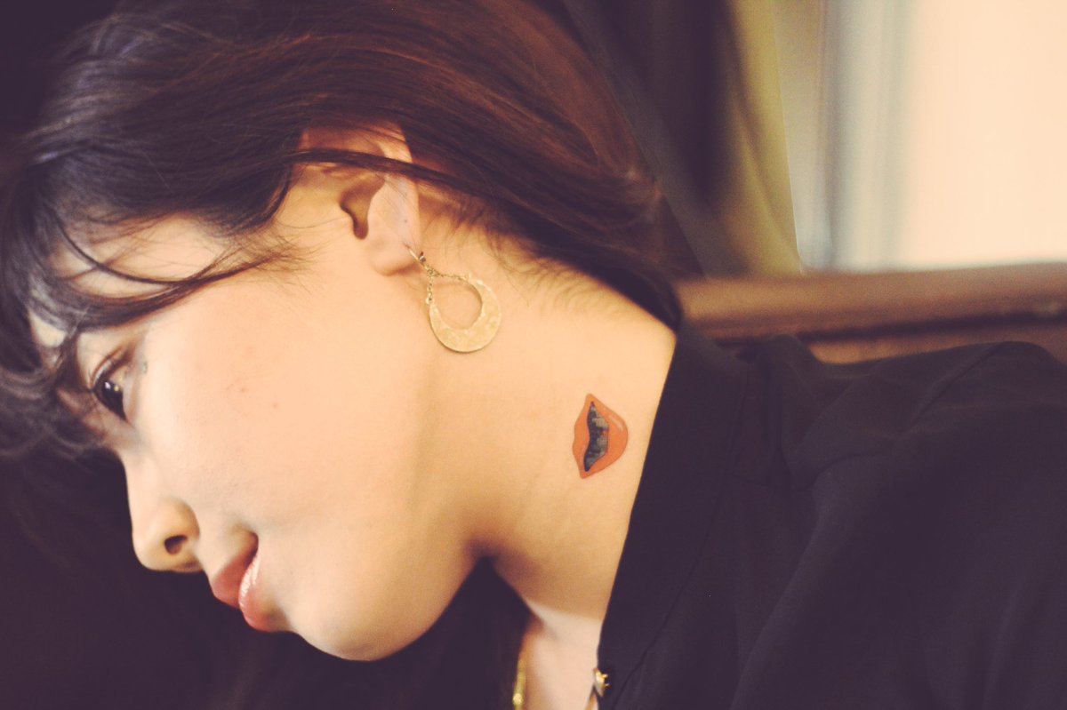 Decotattoo デコタトゥー 色っぽさも女の子にはマスト オフェロ アンニュイ Photograph 撮影 ファッション アート カメラ 写真 カフェ 雑貨 アクセサリー メイク コスメ 化粧 口紅 Decotattoo デコタトゥー 色っぽさも女の子にはマスト オフェロ アンニュイ Photograph 撮影 ファッション アート カメラ 写真 カフェ 雑貨 アクセサリー メイク コスメ 化粧 口紅