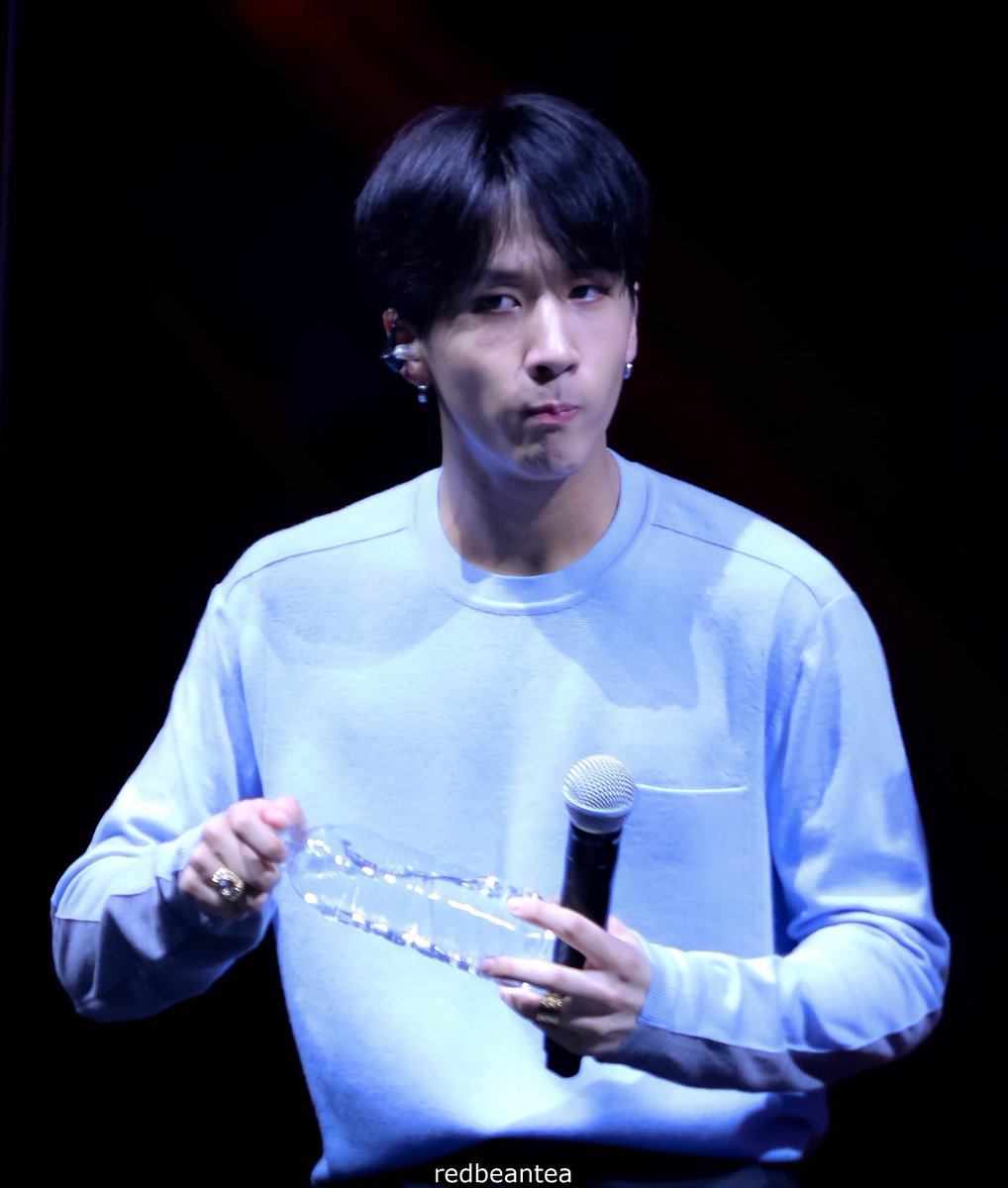 redbincha's tweet photo. 160529 VIXX Live Show in Singapore #빅스 #라비 #VIXX #RAVI @AceRavi https://t.co/O5jSdEDMQi https://t.co/viG6RZ0nw7