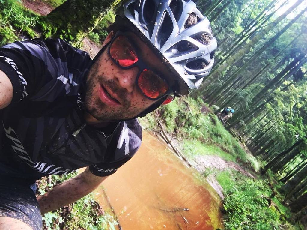 ericbrisbare's tweet photo. Sunday mud bath... 😍
#mountainbike #vtt #jevoislavieenvosges #foreeffetvosges #crosscountr… https://t.co/K0HDBCRej7 https://t.co/eNkol0BJbh