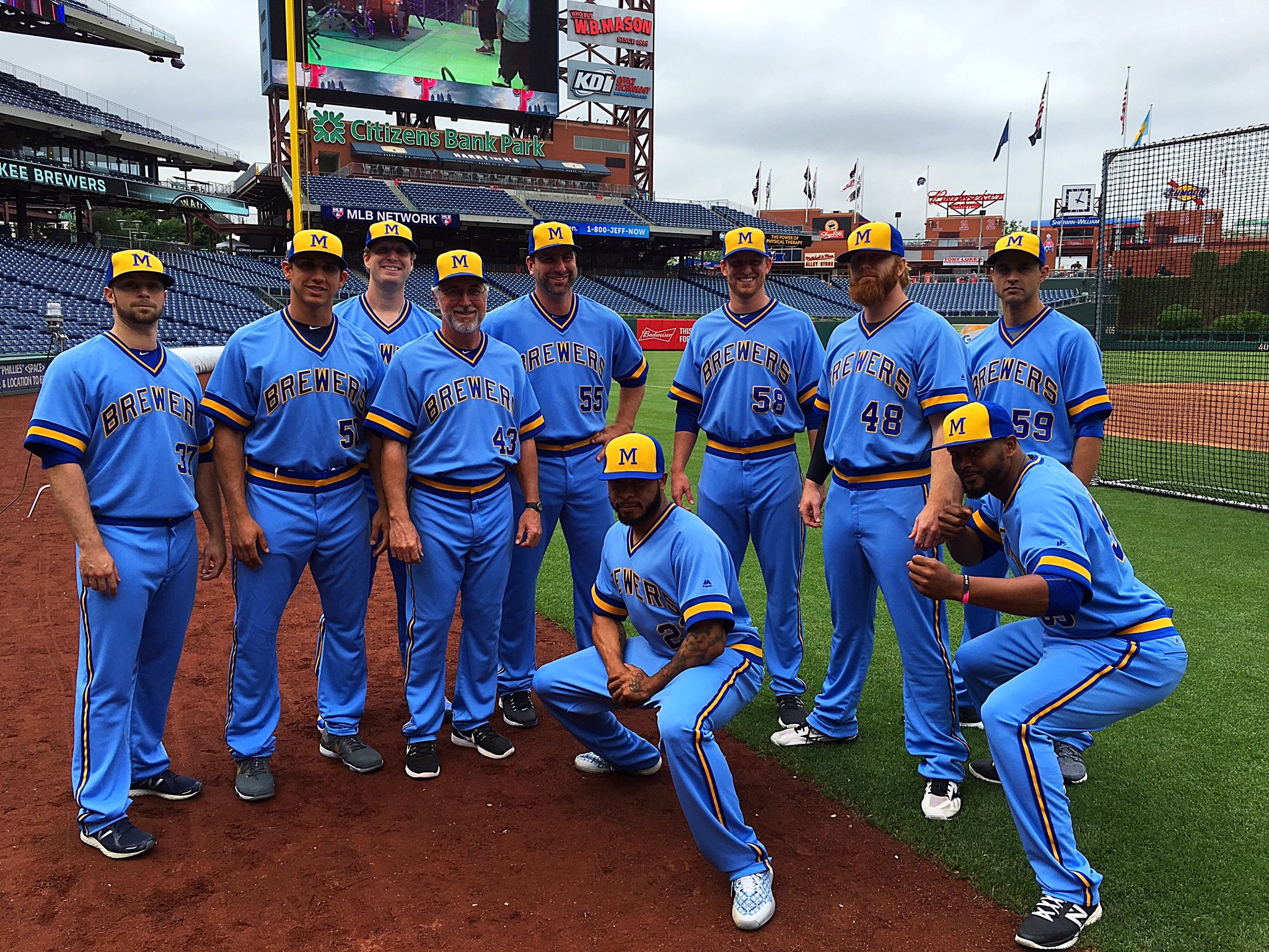 milwaukee brewers old uniforms