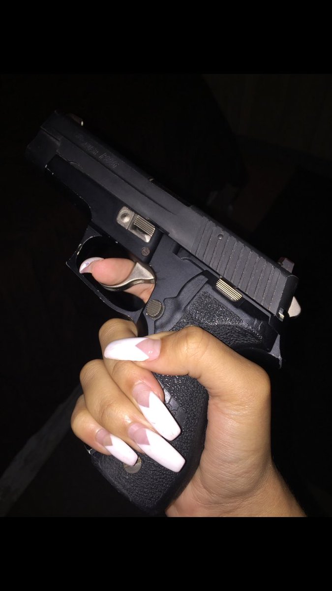 Glock9mami's tweet photo. I'm out with a pretty bitch https://t.co/NM99zVuHe2