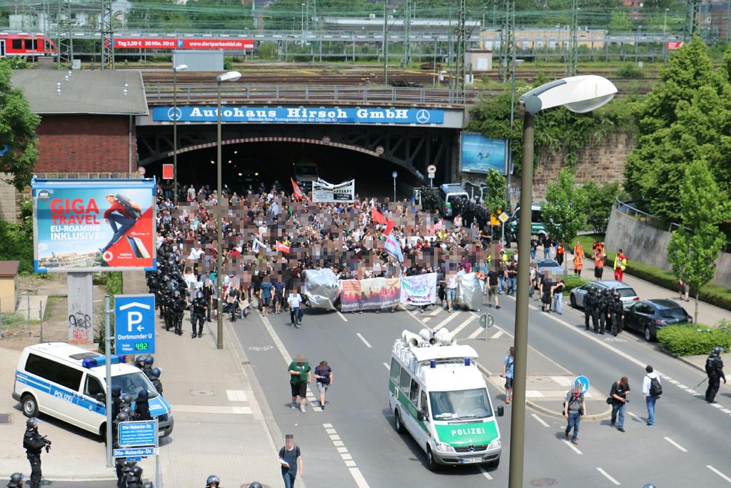 FotografGrecko's tweet photo. #Dortmund #notddz #do46 Danke an alle die da waren! 6000 Antifa und BürgerInnen gegen 900 Nazis #Blockado #nonazido https://t.co/Z6pHQCXi9A