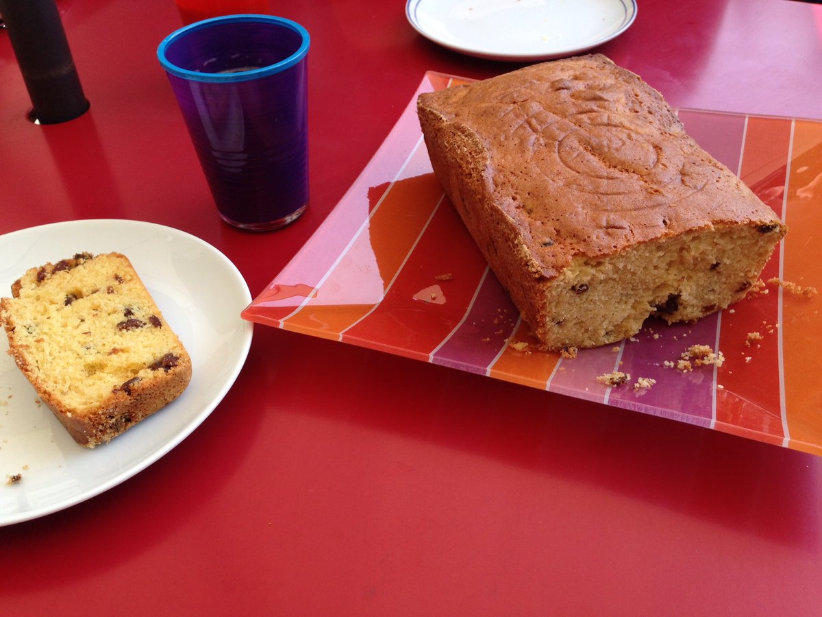 obledaur's tweet photo. Et ça, c'est le "Cake maison", accompagné d'un sirop de cassis. #Lucia https://t.co/5qHQwr3RVv