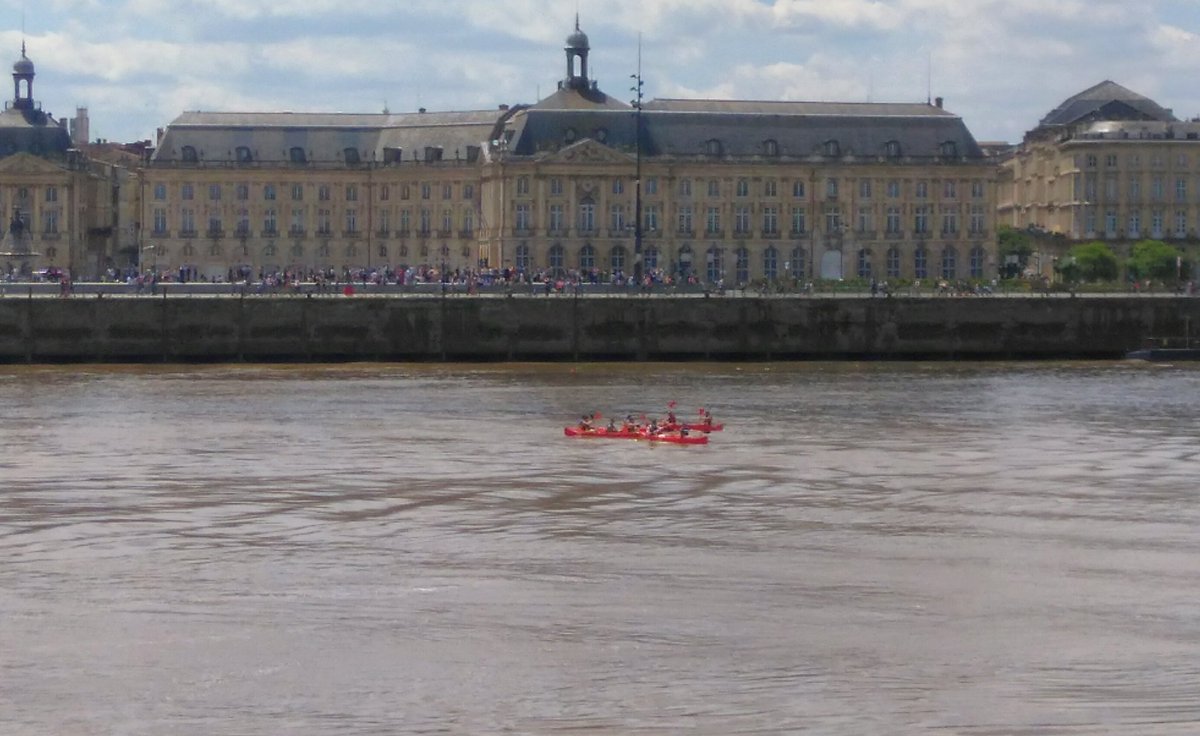 gaelle_rchd's tweet photo. Salut Boris @BordeauxCanoe. Vous sur l'eau, moi au boulot! https://t.co/W3R9oBkCcj