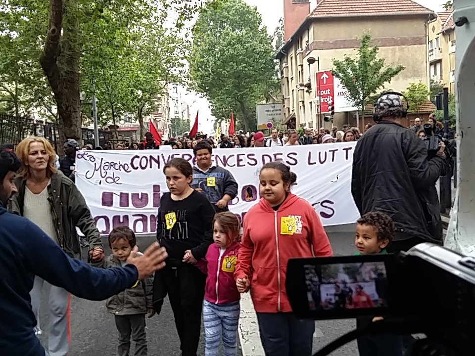 tvdebout's tweet photo. Marche #Quartierspopulaires #Romainville #NuitDebout @federationdal #97mars https://t.co/INcLaK7iPh https://t.co/881kYNkyLV