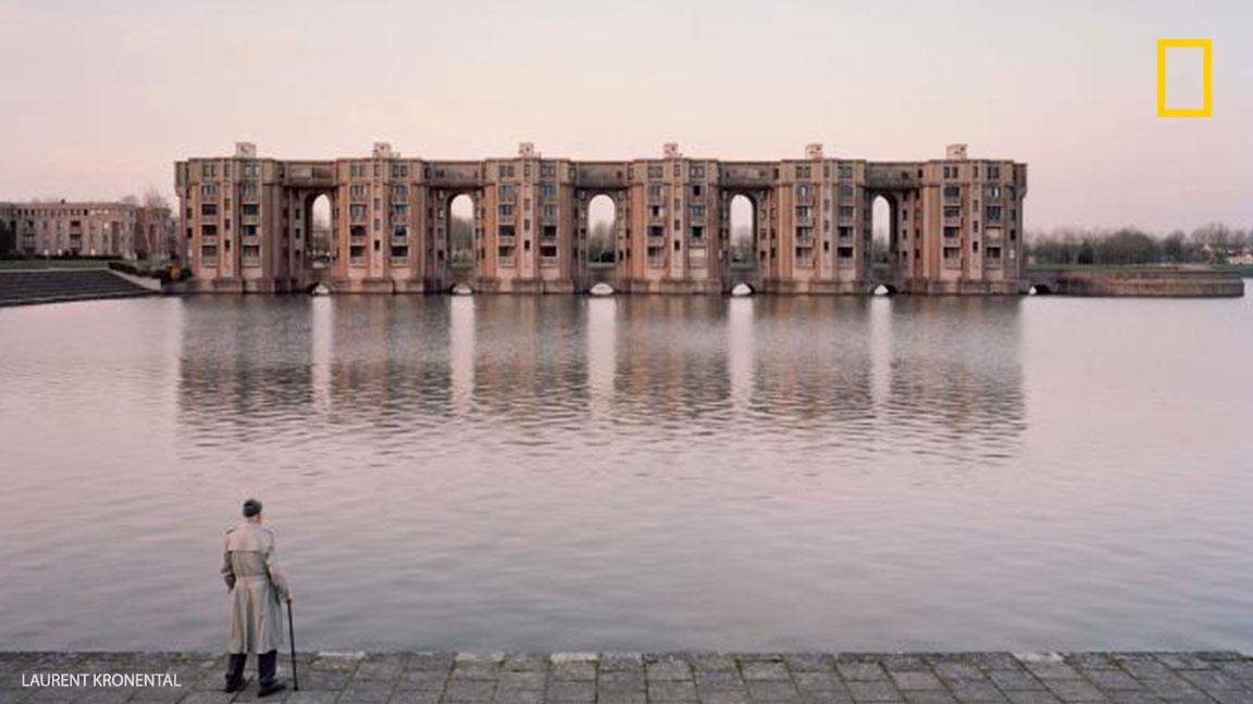 NatGeoPhotos's tweet photo. Postmodern Parisian complexes—criticized by some—seem to oscillate between past and present.
https://t.co/bq24Fr8M6I https://t.co/6SwXRoIDJe