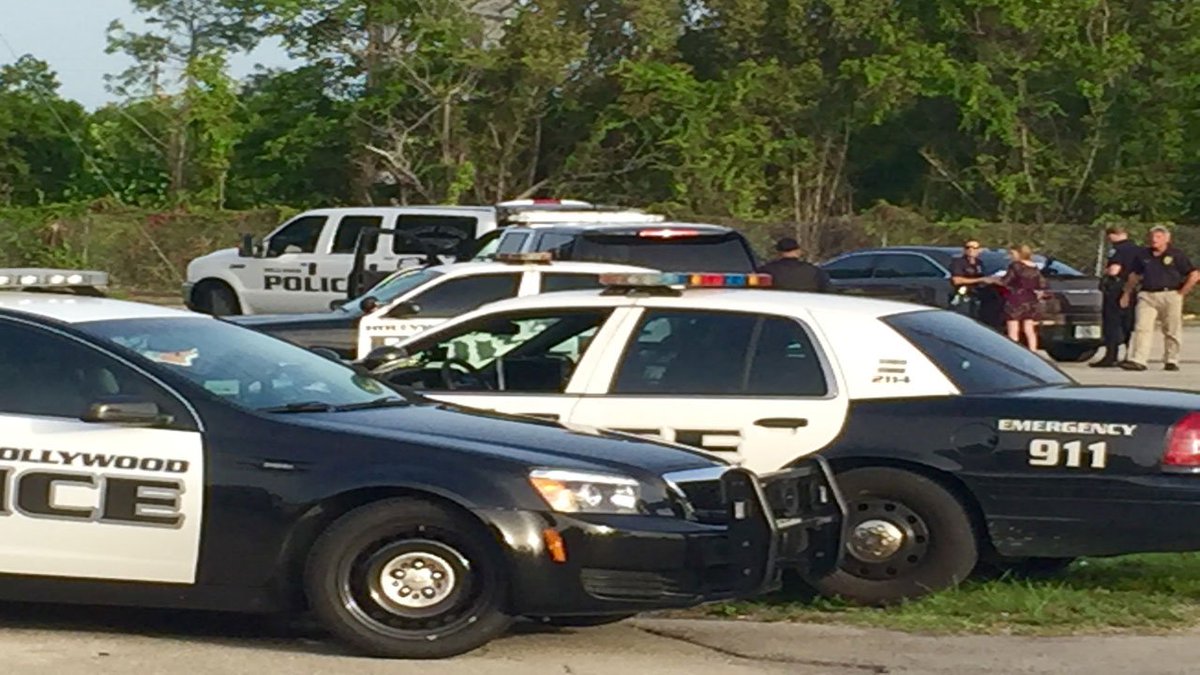 1 person shot in Hollywood; police seek shooter bit.ly/1U2iThu?utm_me… https://t.co/zRLUzcNPoM