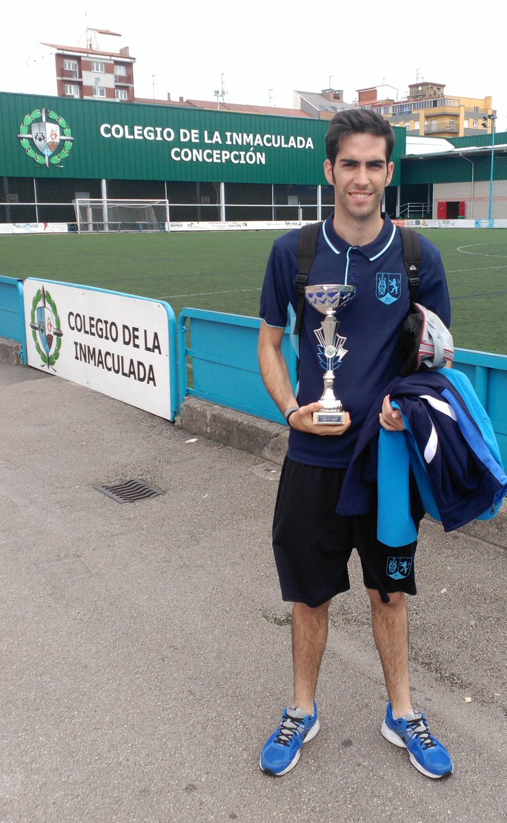 salvadorzgz's tweet photo. David Suarez es el primer miembro del Club que participa en #TorneoInmaculada como jugador (2009) y entrenador https://t.co/5UZPemxmSN