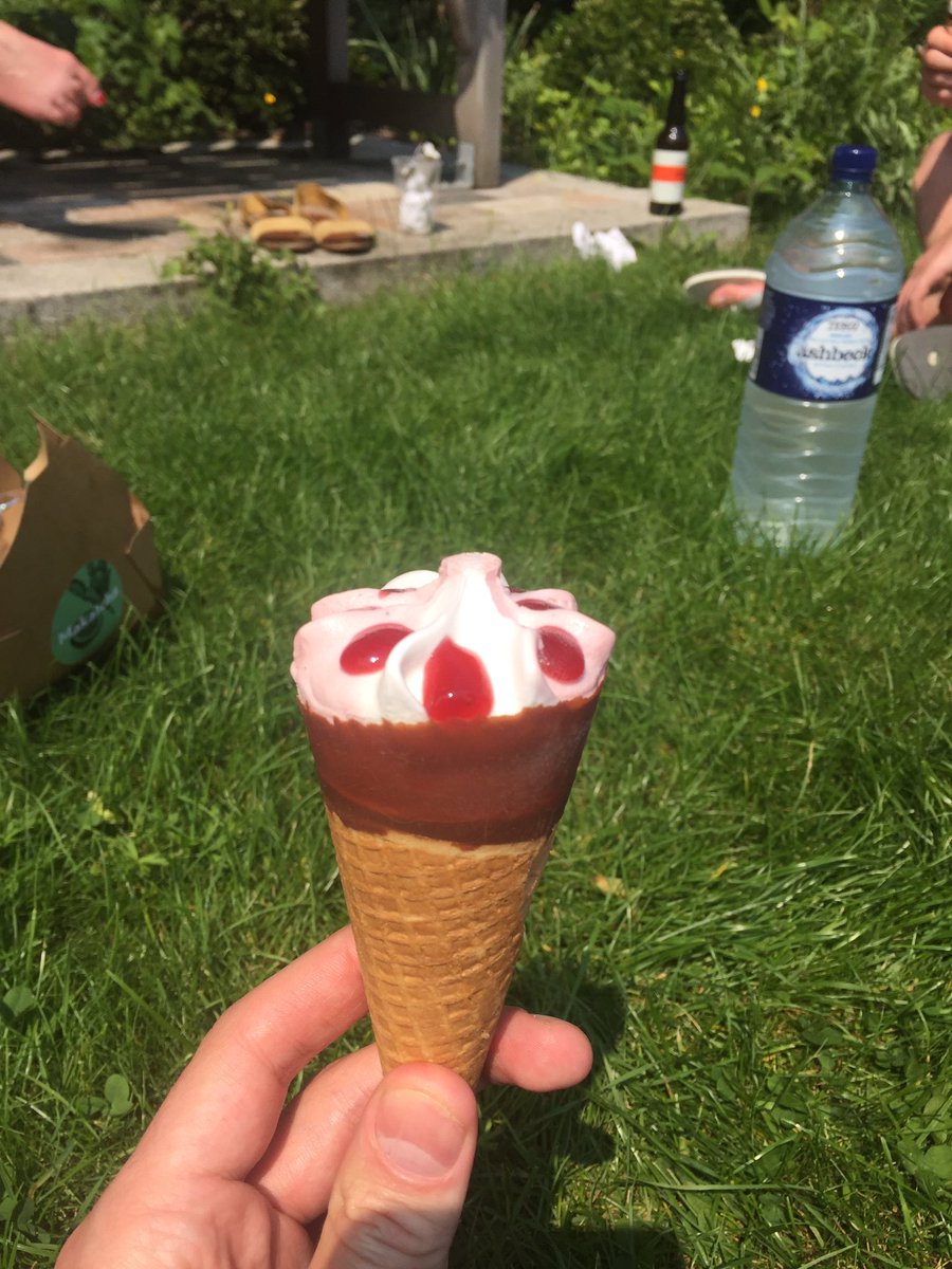 healthbomber's tweet photo. The perfect balanced #summersnack Carbs, protein and #freshfruit #cleansummerliving #healthbomb https://t.co/lp0MfmMyih